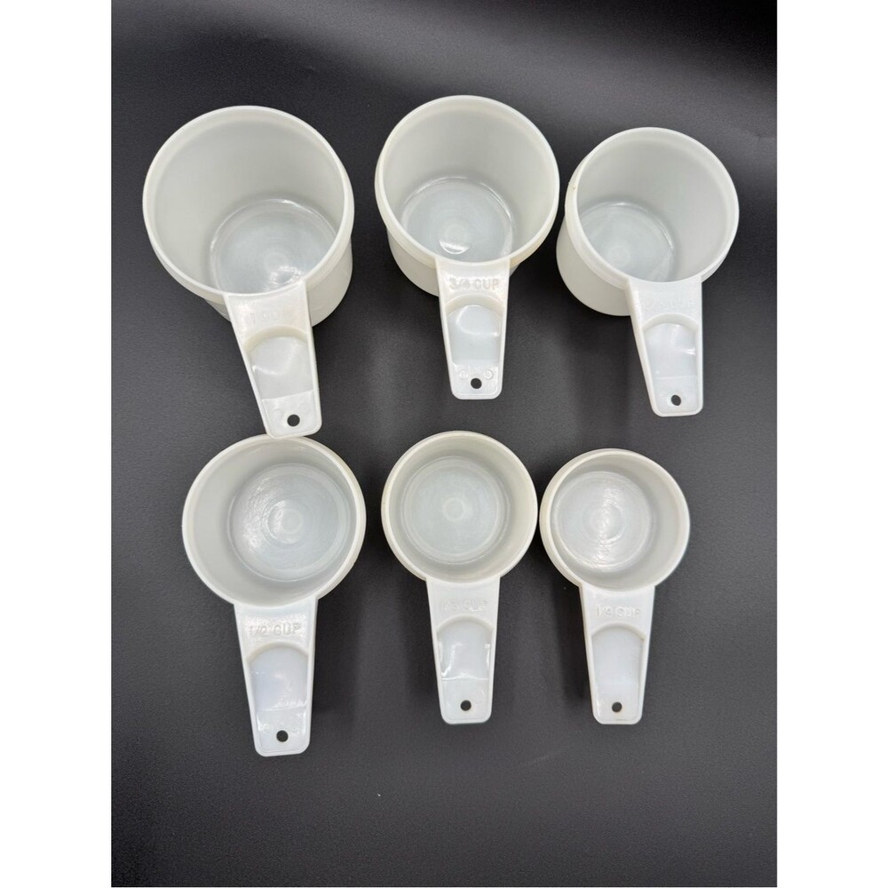 Set of 6 Tupperware Speckled White Measuring Cups